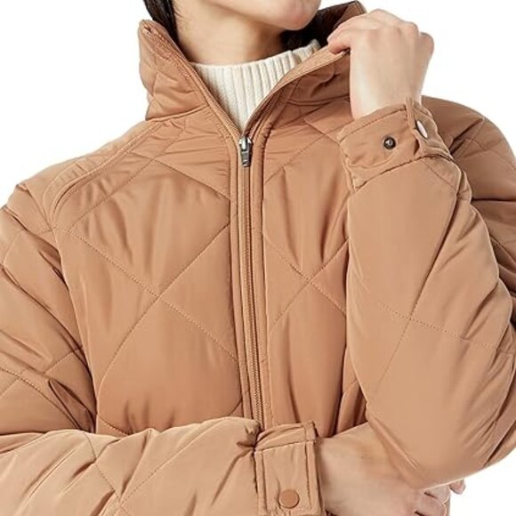 Amazon Essentials Women's Medium Camel Mid Length Puffer Coat - Picture 4 of 10